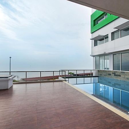 Whiz Prime Hotel Megamas Manado Buitenkant foto