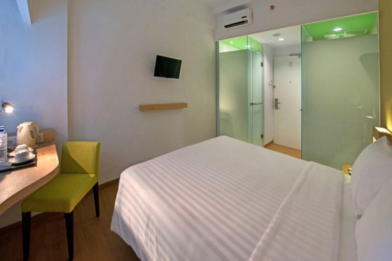 Whiz Prime Hotel Megamas Manado Buitenkant foto