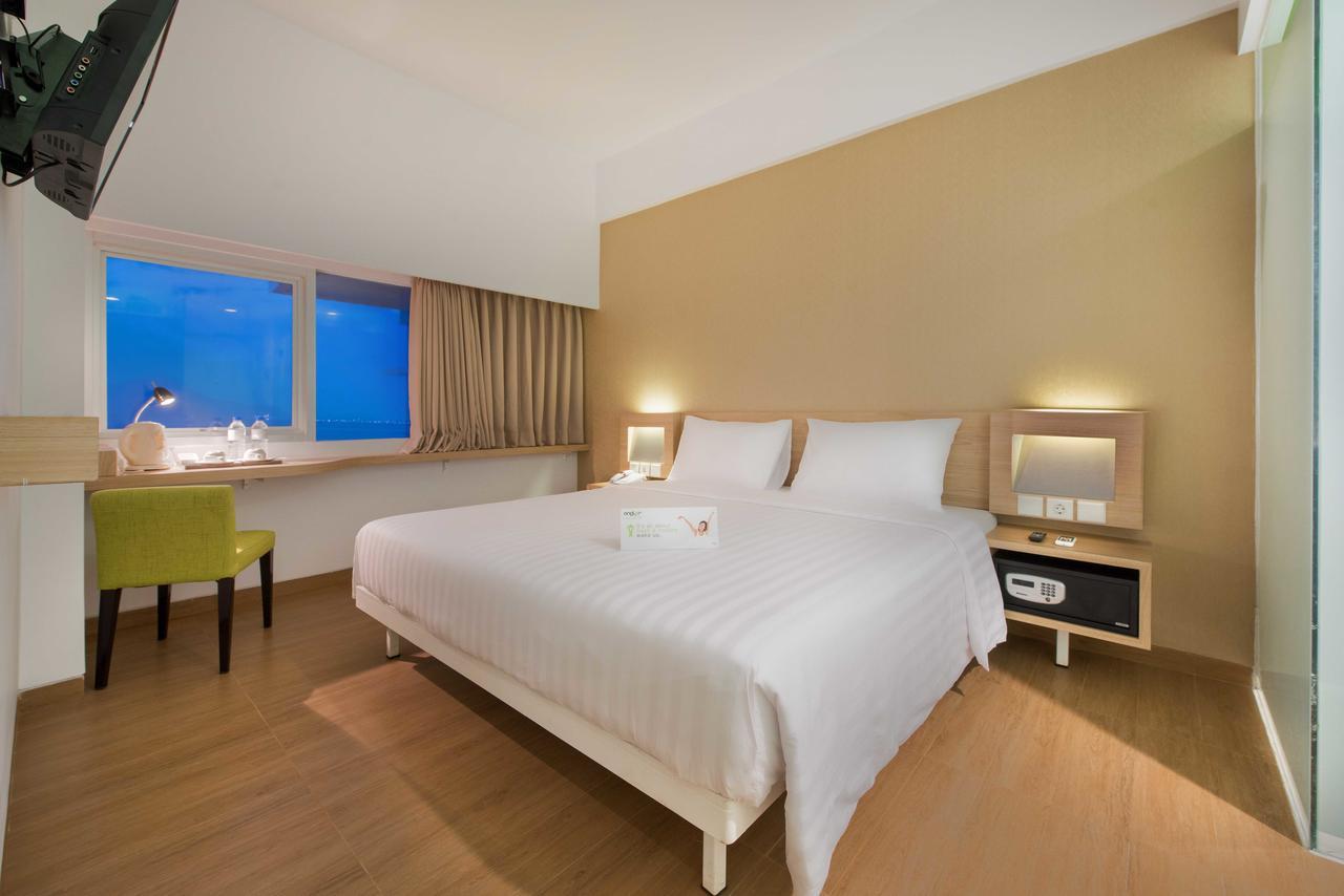 Whiz Prime Hotel Megamas Manado Buitenkant foto