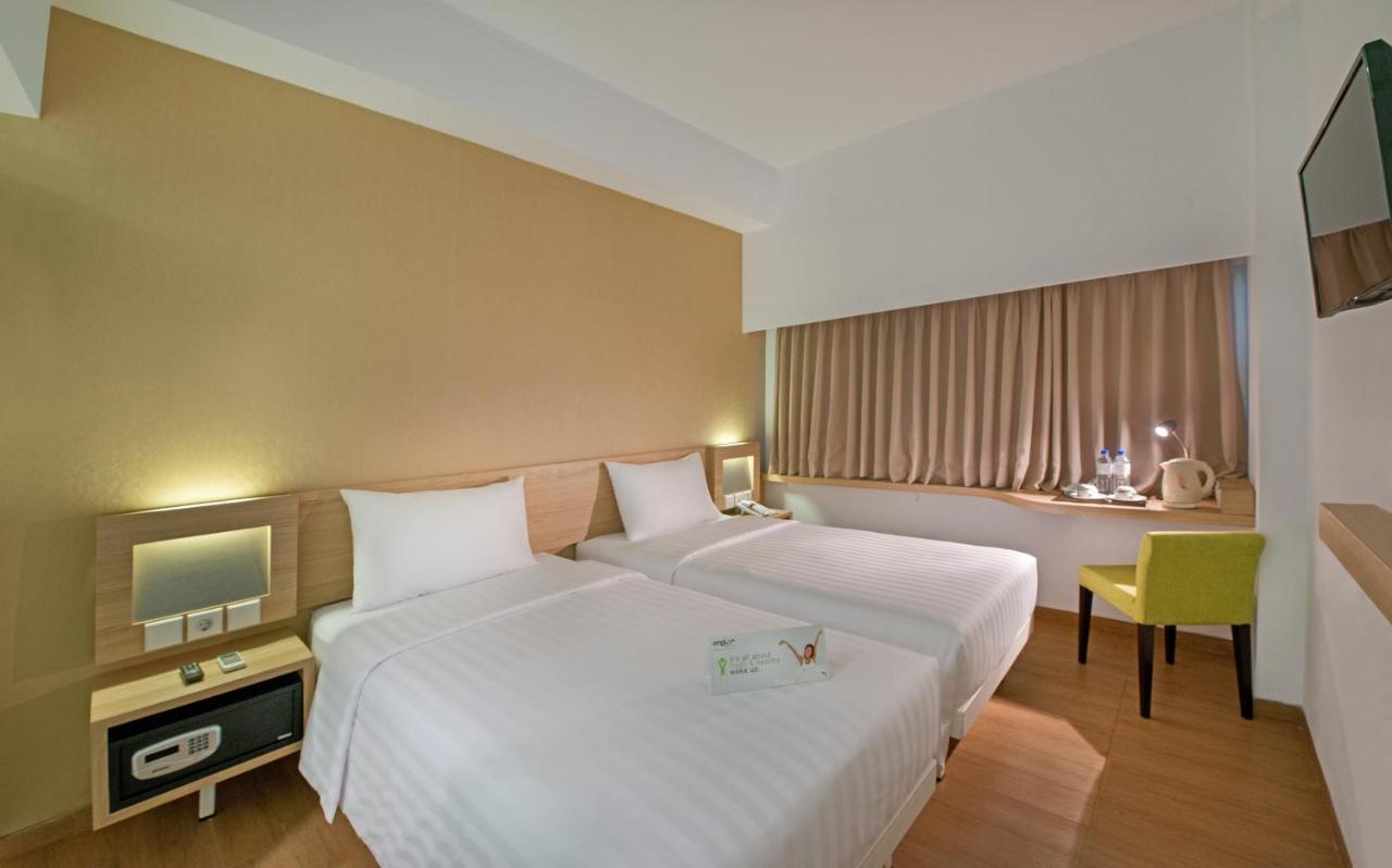 Whiz Prime Hotel Megamas Manado Buitenkant foto