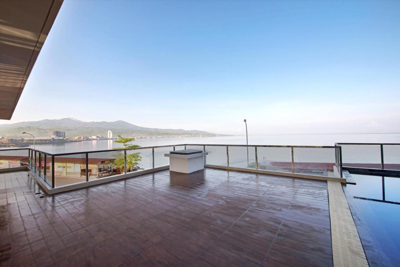 Whiz Prime Hotel Megamas Manado Buitenkant foto