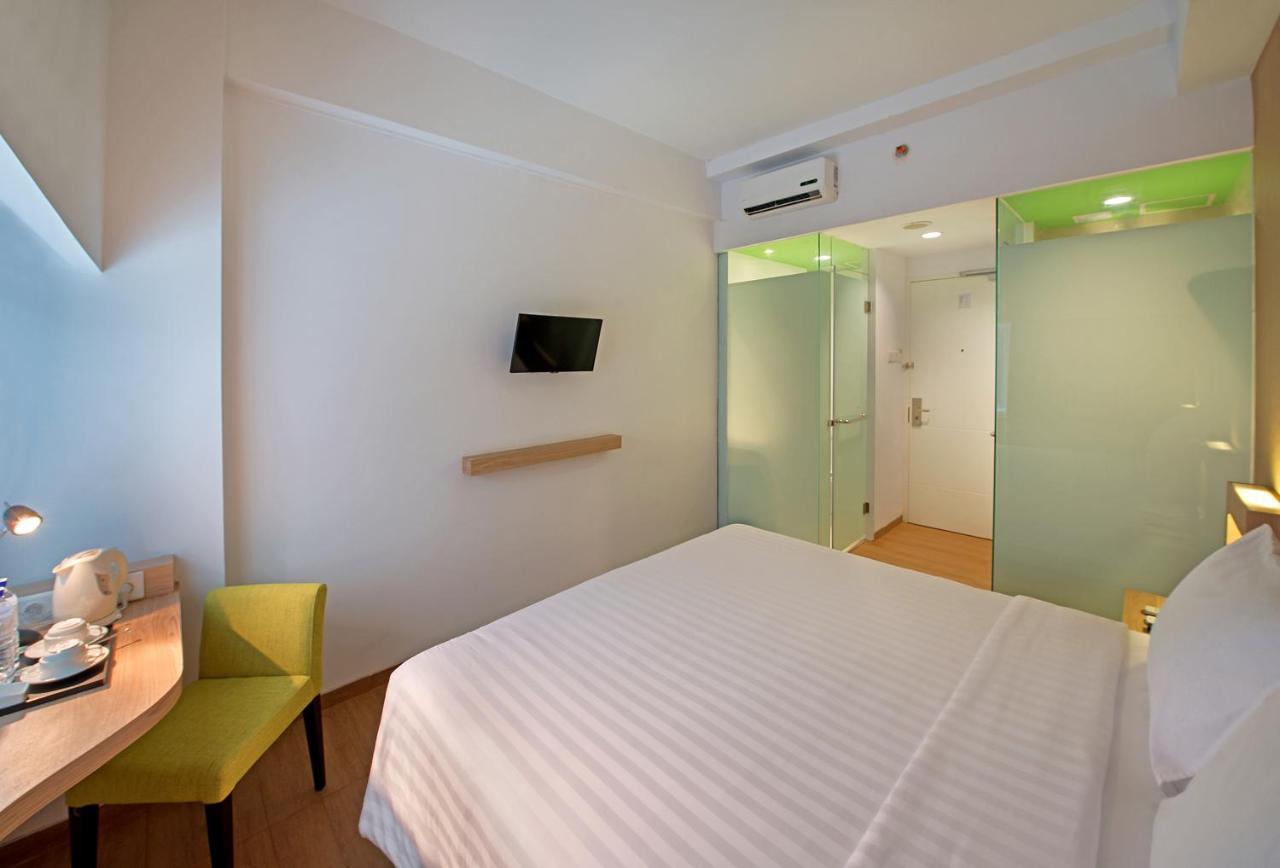 Whiz Prime Hotel Megamas Manado Buitenkant foto